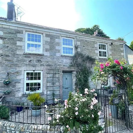 Truck House, Luxury Accommodation, Pet Friendly Landsted Truro