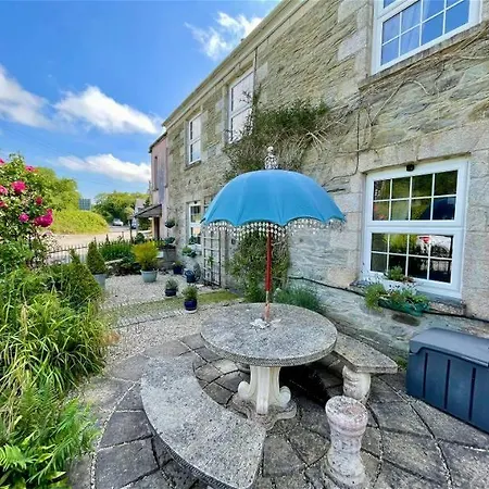 Landsted Truck House, Luxury Accommodation, Pet Friendly