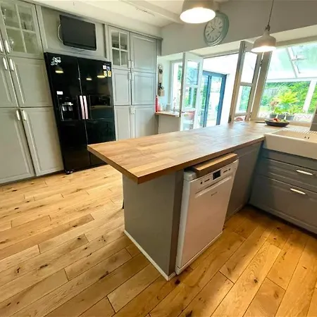 Landsted Truck House, Luxury Accommodation, Pet Friendly Truro