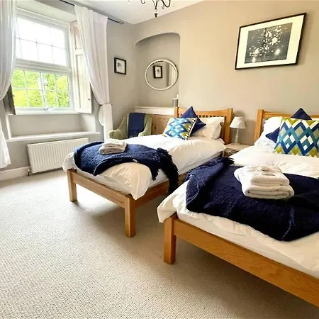 Truck House, Luxury Accommodation, Pet Friendly Truro