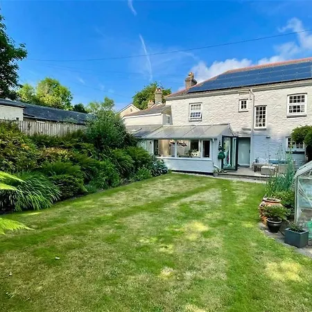 Landsted Truck House, Luxury Accommodation, Pet Friendly *